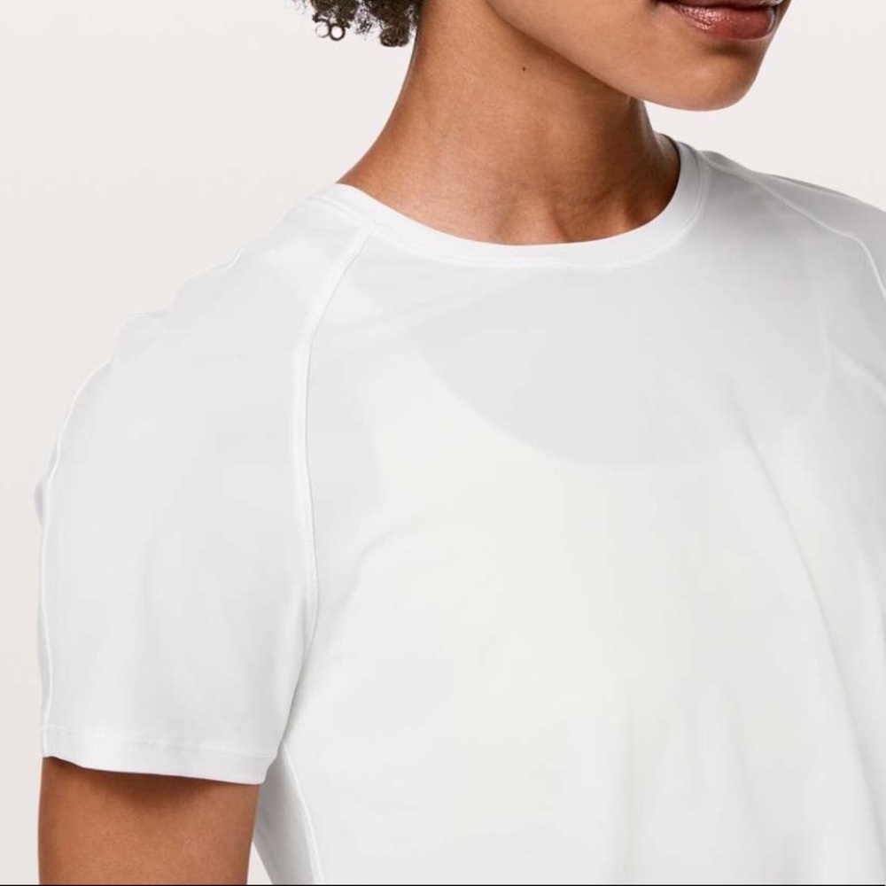 LULULEMON SHORT SLEEVE TEE SHIRT (NWT)
